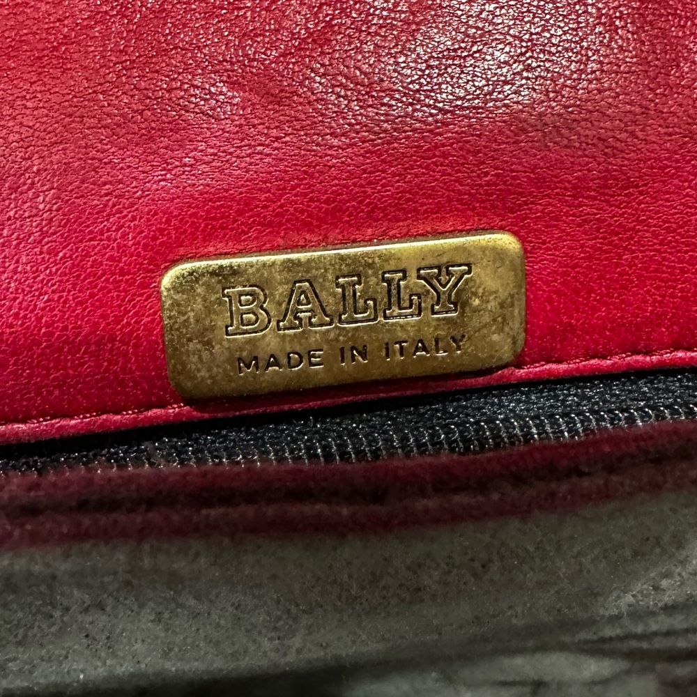 Vintage 1980s Bally Red Quilted Lambskin Leather Chain Shoulder / Crossbody Bag - Picture 11 of 11